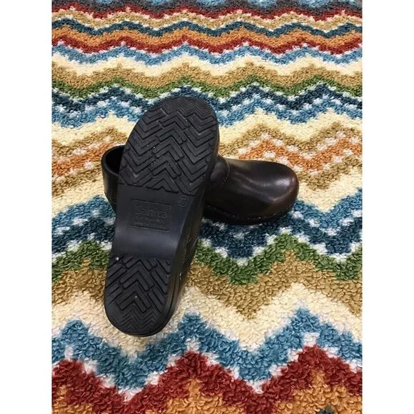 Brown Womans Santita Clogs 6.5 or 37